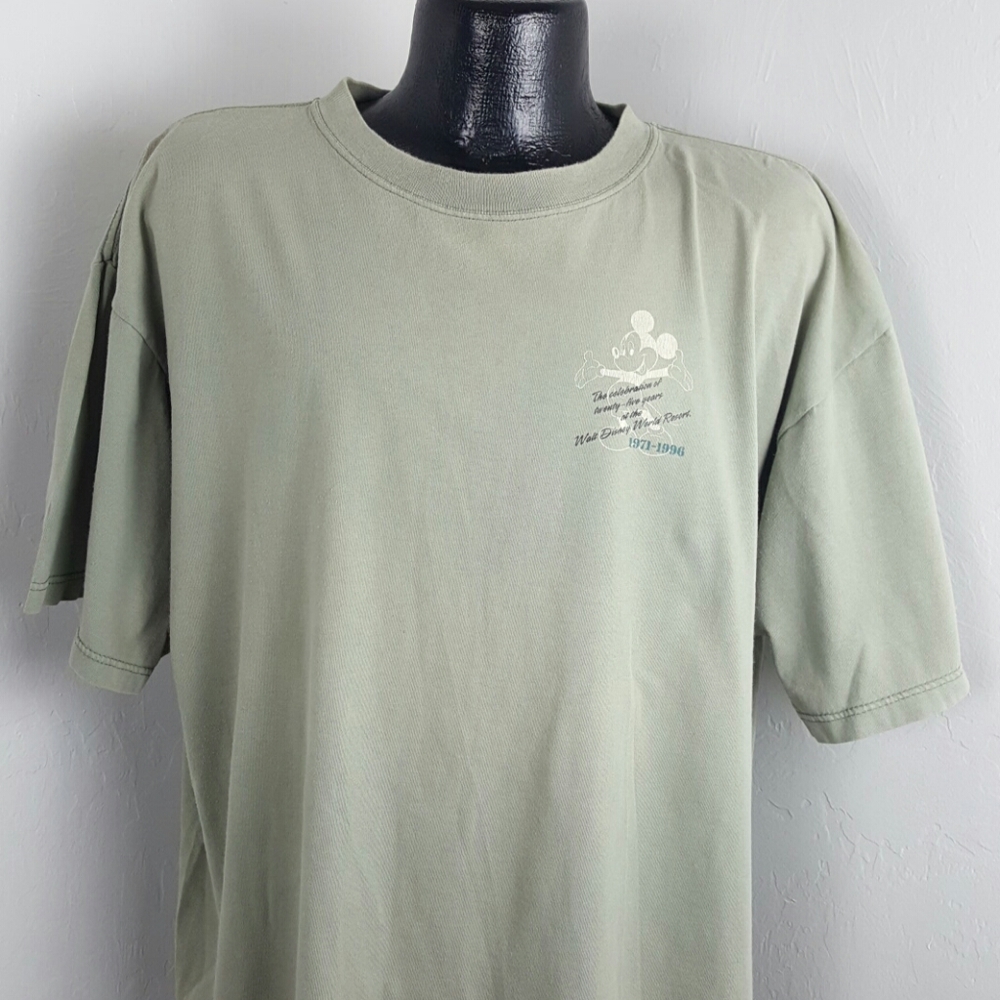 Vintage Walt Disney World green t-shirt cotton